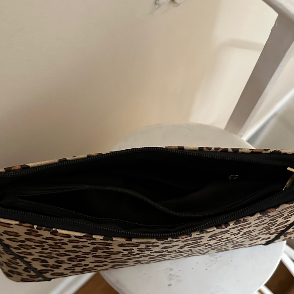 Leopard Pattern Shoulder Bag - Picture 8 of 9